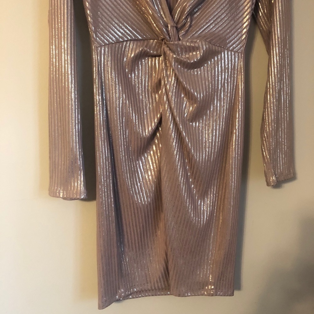 NWT Lulu’s Ribbed Bodycon Long Sleeve Dress Metallic Champagne Size L - Picture 5 of 12